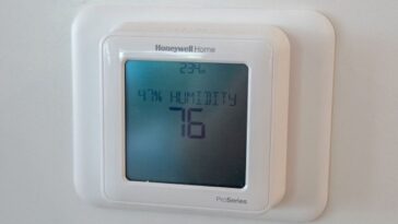 heating-costs-predicted-to-fall-by-double-digits-this-winter,-but-not-all-experts-are-convinced