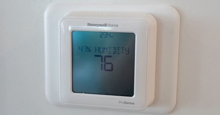 heating-costs-predicted-to-fall-by-double-digits-this-winter,-but-not-all-experts-are-convinced