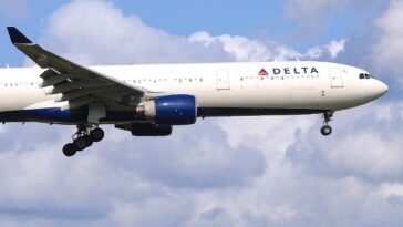 midair-scare-forces-packed-passenger-jet-into-emergency-landing,-travelers-hospitalized