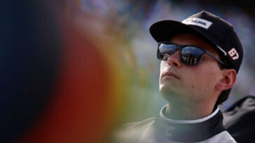 video:-nascar’s-corey-heim-jumped-by-chad-bryant-crew-in-front-of-famed-martinsville-hot-dog-stand