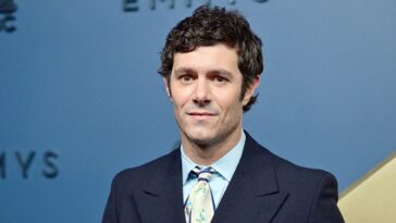 ‘nobody-wants-this’-star-accuses-israel-of-‘genocide’