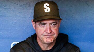 dan-wilson-announces-his-own-firing-as-seattle-mariners-manager-in-rare-postgame-moment