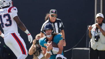 video:-trevor-lawrence’s-mysterious-goal-line-kneel-down-sparks-gambling-rumors