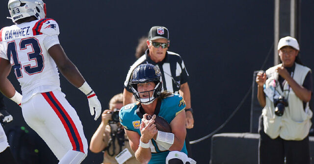 video:-trevor-lawrence’s-mysterious-goal-line-kneel-down-sparks-gambling-rumors