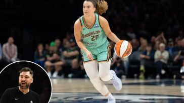 liberty-coach-not-worried-by-sabrina-ionescu’s-playoff-struggles:-‘we-go-as-sab-goes’