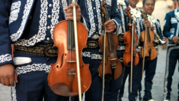 watch:-mariachi-band-performs-national-anthem-before-monday-night-football-as-part-of-latino-heritage-month