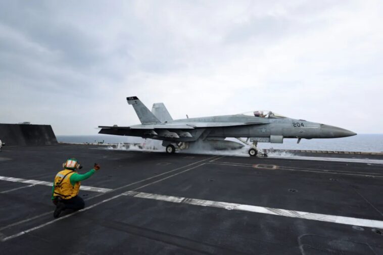 2-us-navy-aviators-eject-while-landing-plane-on-carrier-off-virginia,-4-sailors-injured