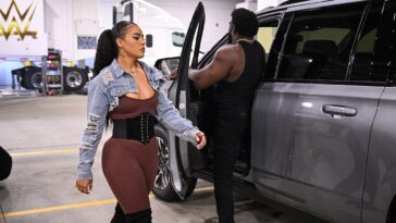 wwe-star-jaida-parker-crashes-‘monday-night-raw,’-runs-over-jacob-fatu-with-her-car-as-top-factions-go-to-war