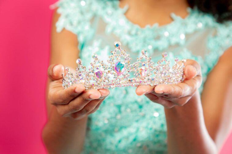 apparently,-guys-can-be-homecoming-queen-now