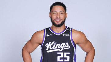 hot-mic-–-female-reporters-heard-swooning-over-kings-guard-ben-simmons:-‘lucky-he’s-so-fine’