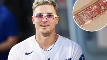 dodgers-star-kike-hernandez-gets-$45k-custom-necklace-ahead-of-playoff-run