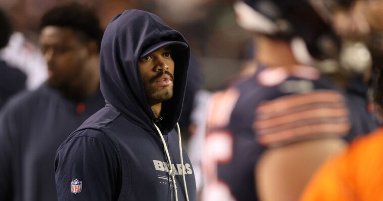 bears-qb-caleb-williams-accused-of-‘disrespecting-the-flag’-during-national-anthem