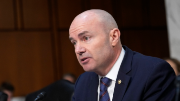 gop-sen.-mike-lee-blocks-bill-that-would-stop-president-trump-from-demolishing-collapsing-kennedy-center