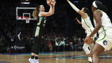 liberty’s-sabrina-ionescu-puts-past-struggles-behind-her-with-dominant-game-2