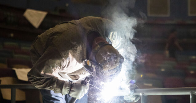 adp:-private-sector-added-90,000-jobs-in-september,-much-more-than-expected