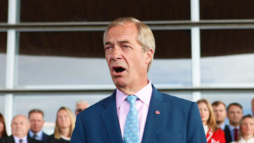 uk-police-officers-taught-that-farage-spreads-anti-muslim-hate