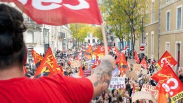 watch:-over-400-detained-in-france-amid-violent-student-protests