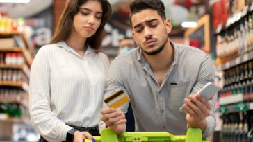 gen-z-and-millennials-turn-to-ai,-gambling-to-try-to-tackle-thousands-in-debt:-study