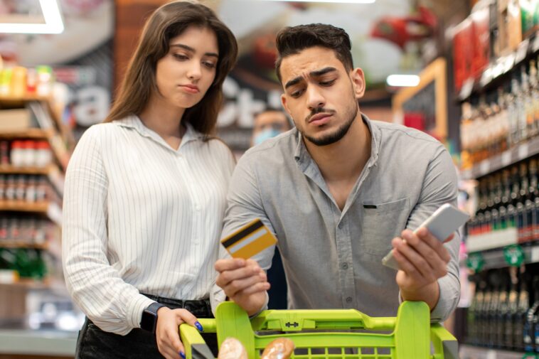 gen-z-and-millennials-turn-to-ai,-gambling-to-try-to-tackle-thousands-in-debt:-study
