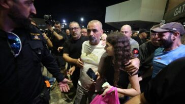israeli-plumber-who-helped-stop-flydubai-terrorist-credits-tv-show-for-preparing-him