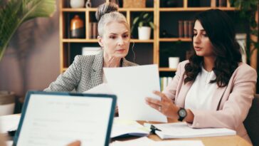 high-ranking-women-lawyers-make-16%-more-than-their-male-counterparts:-study