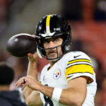 ‘what-the-f*ck?!’-aaron-rodgers-lashes-out-at-his-head-coach,-who-responds-by-calling-him-a-‘f*cking-a**hole!’