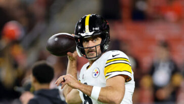 ‘what-the-f*ck?!’-aaron-rodgers-lashes-out-at-his-head-coach,-who-responds-by-calling-him-a-‘f*cking-a**hole!’