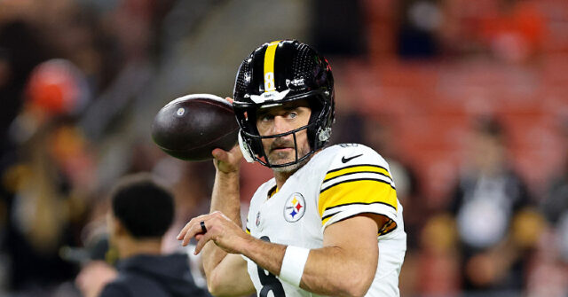 ‘what-the-f*ck?!’-aaron-rodgers-lashes-out-at-his-head-coach,-who-responds-by-calling-him-a-‘f*cking-a**hole!’
