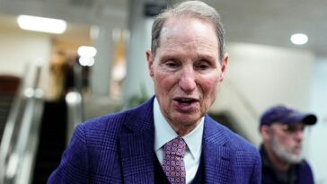 ron-wyden-wants-to-root-out-corruption-in-washington-he-can-start-in-his-house.