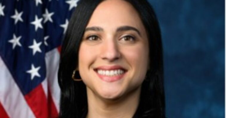 house-oversight-democrat-in-sexual-relationship-with-leftist-youtuber-tied-to-influencer-program-that-is-under-investigation-by-her-committee:-report