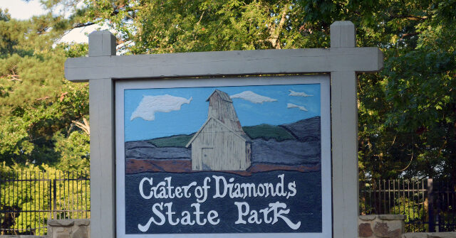 gem-hunter-finds-6-carat-natural-diamond-in-arkansas-park-that-could-be-worth-$1-million