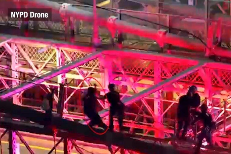 drone-footage-captures-moment-police-fatally-shoot-knife-wielding-nut-—-as-he-lunges-at-them-from-atop-the-brooklyn-bridge