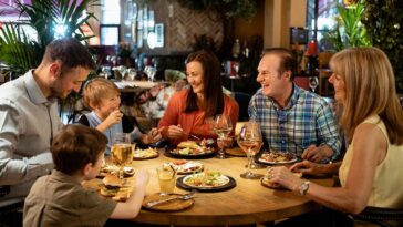 dining-with-someone-you-love-may-help-the-body-in-surprising-ways,-new-research-suggests