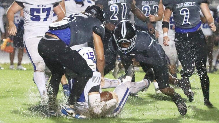florida-high-school-football-game-erupts-into-violent-brawl-involving-players,-coaches-after-final-whistle