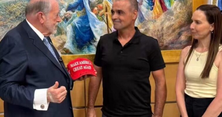 israeli-plumber-who-saved-flight-fz1073-is-a-trump-supporter