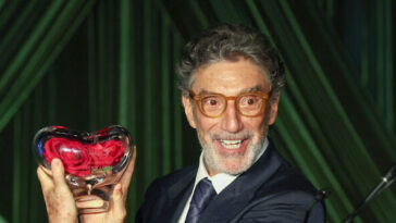 watch:-‘big-bang-theory’-creator-chuck-lorre-wishes-death-on-president-trump,-calls-first-lady-melania-a-‘yugoslavian-escort’
