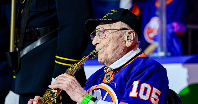 105-year-old-wwii-vet-performs-national-anthem-on-saxophone-at-islanders-game