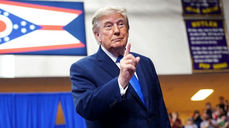 latino-voters-swing-back-to-democrats-ahead-of-midterm-elections:-poll