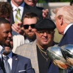 eagles’-saquon-barkley-suffers-hamstring-injury-against-rams,-and-field-could-have-played-a-significant-role