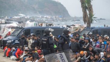 spanish-national-police-begin-operation-to-clear-thousands-of-illegal-migrants-from-ceuta-beach-tent-camp