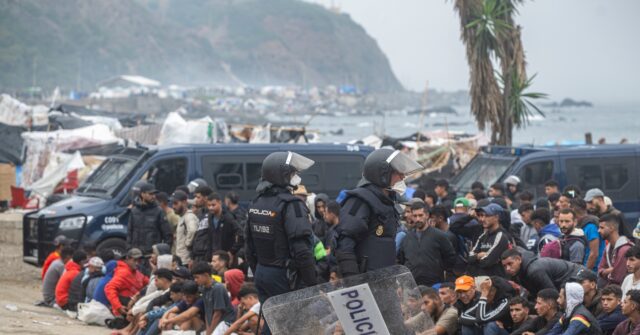 spanish-national-police-begin-operation-to-clear-thousands-of-illegal-migrants-from-ceuta-beach-tent-camp