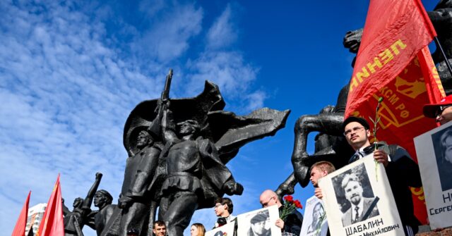 dozens-detained-at-communist-party-rally-in-moscow