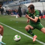 israeli-soccer-players-wear-armbands-to-remember-terror-attack-victims-as-irish-opponents-pull-stunt-again