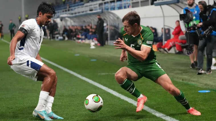 israeli-soccer-players-wear-armbands-to-remember-terror-attack-victims-as-irish-opponents-pull-stunt-again