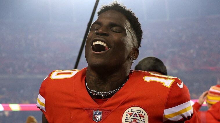tyreek-hill-fuels-chiefs-reunion-speculation-with-cryptic-post-as-old-team-loses-two-receivers-to-injury