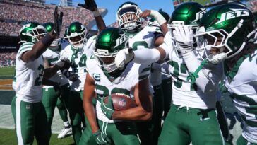 jets-streak-busting-interception-—-finally-—-was-rare-highlight-in-otherwise-dreadful-loss