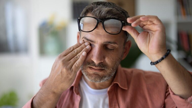 7-everyday-mistakes-could-be-quietly-damaging-your-vision,-eye-doctor-warns