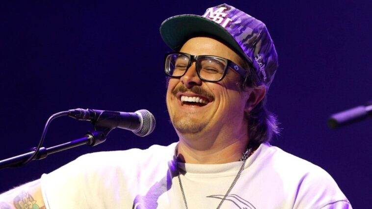 hardy’s-new-single-‘man-in-the-box’-blends-country-music-and-rock-into-one-roller-coaster-track