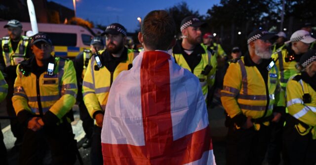 police-issue-lockdown-order-for-entire-english-town-to-allow-illegal-migrant-boat-to-land