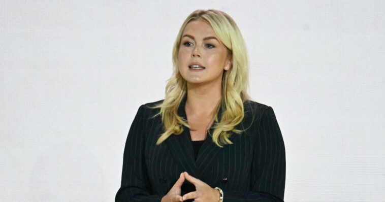 just-in:-karoline-leavitt-accepts-new-job-at-fox-news